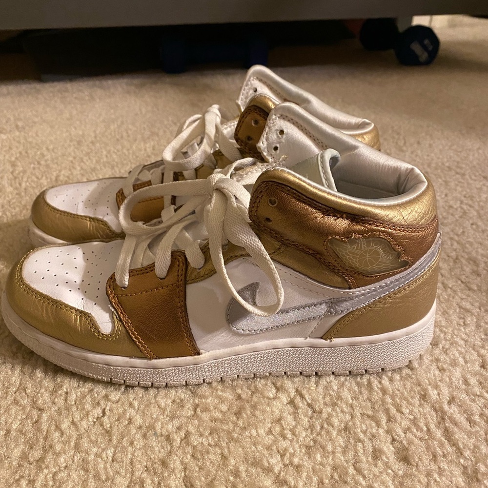 Air Jordan Retro 1 Premium sneakers size 5.5